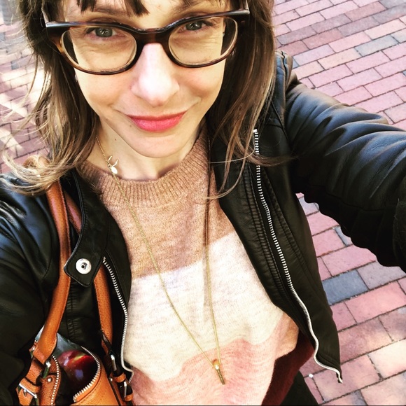 Meet your Posher, Hildy - Picture 4 of 8